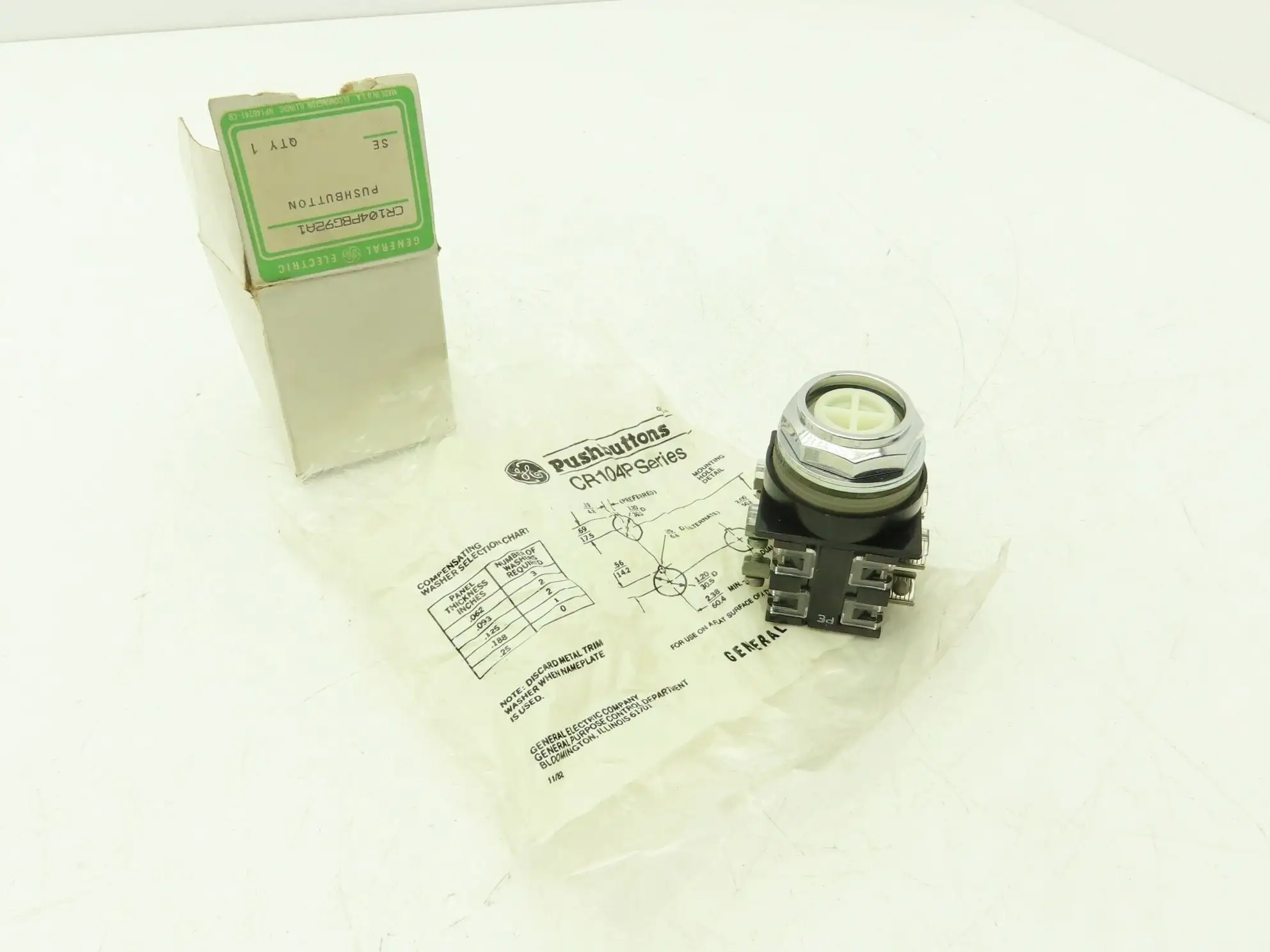 General Electric CR104PBG92A1 Pushbutton Switch Momentary 30mm