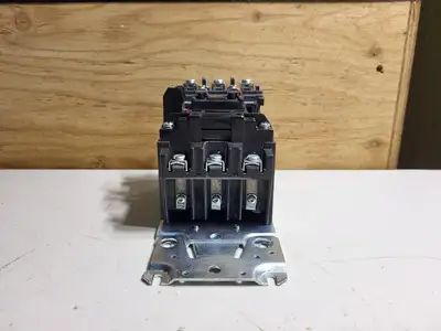 27 Amp, 3 Pole, NEMA1, 110/120 VAC Coil Base Contactor 500F-BOD930