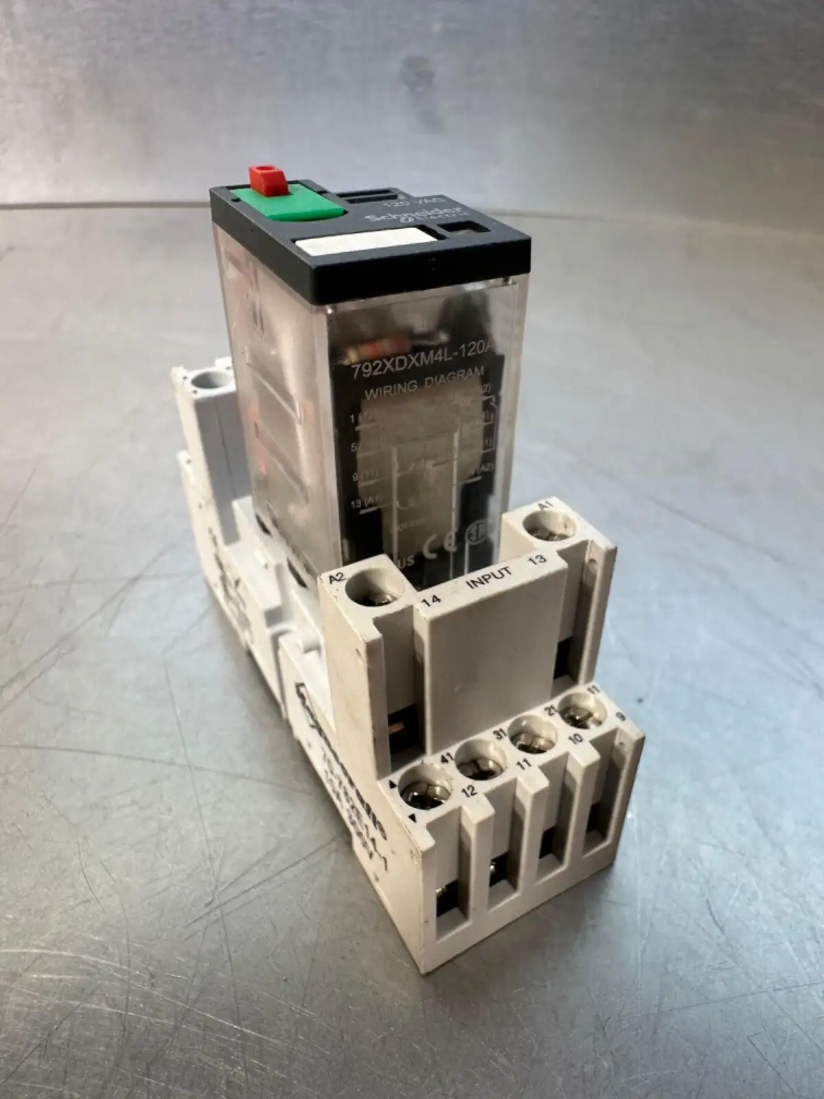 USED Schneider Schneider Relay 792XDXM4L-120A / 70-782E14-1 Base