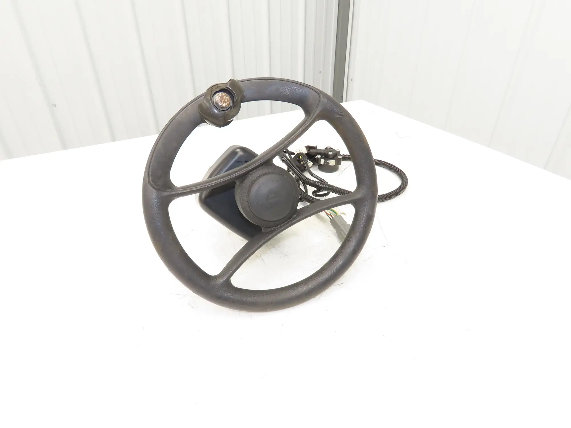 Hyster 8808585 Forklift Steering Wheel & Bracket Assembly Removed From E100XN