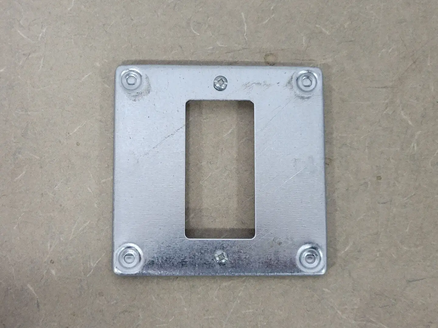 USED HUBBELL 8372