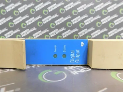 Honeywell 51304487-150 UCN Digital Output Card HDW: L FW: G Cracked Corner Used