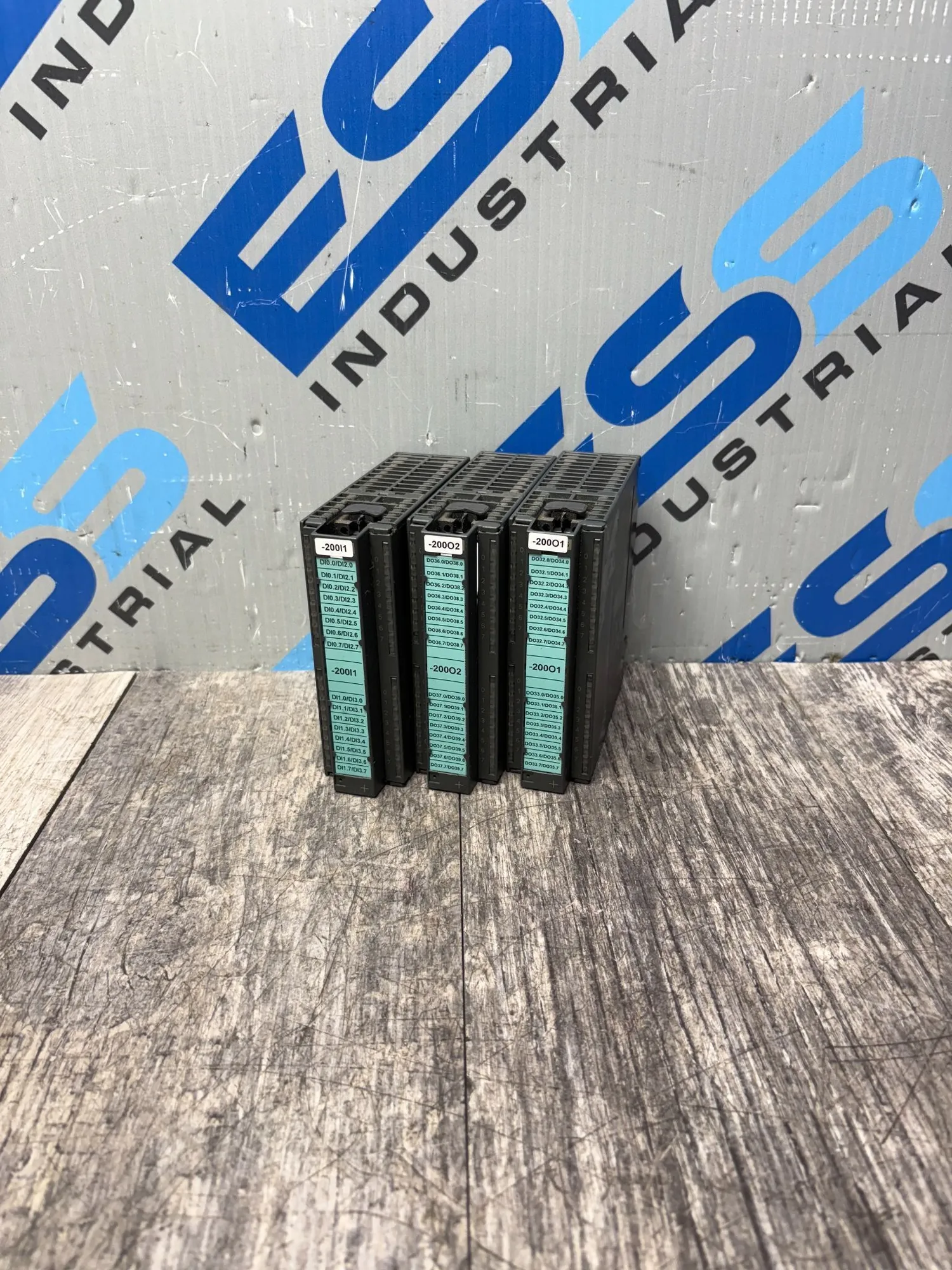 USED SIEMENS 322-1BL00-0AA0 & 6ES7 321-1BL00-0AA0