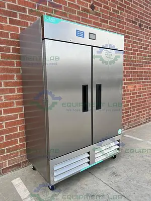 USED NORLAKE NSWDF492SSS/0A WHITE DIMOND SERIES DOUBLE DOOR FREEZER -20C, 49 CU. FT.