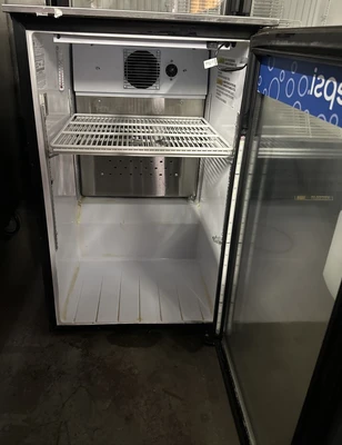 174-0060 QBD DC6LP-HC Countertop Glass Door Self Contained Cooler