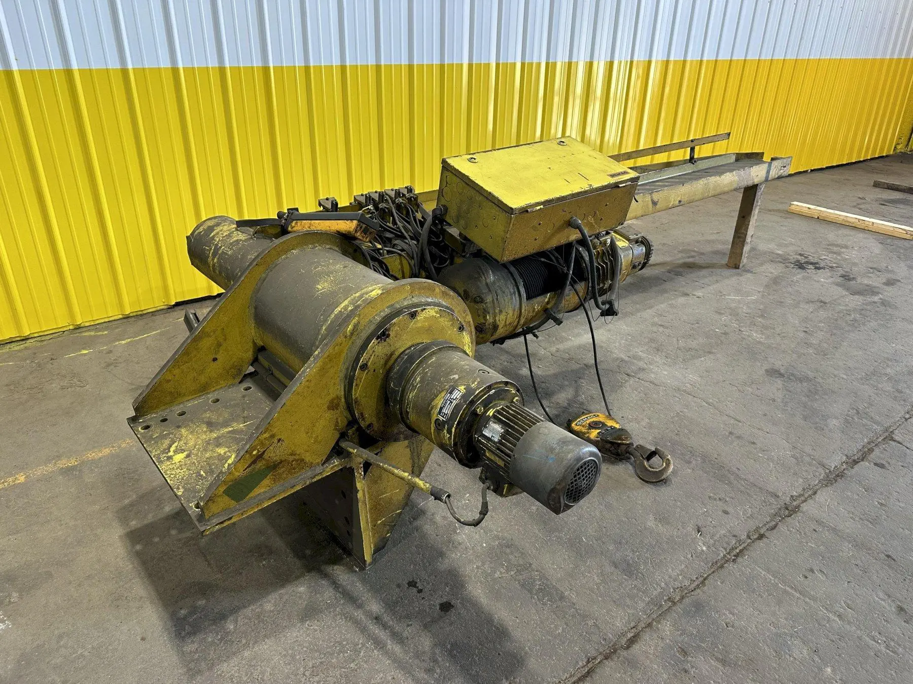 1.7 TON (3200 LBS) X 10' DEMAG WALL MOUNTED POWERED JIB CRANE & CABLE HOIST: STOCK #19119