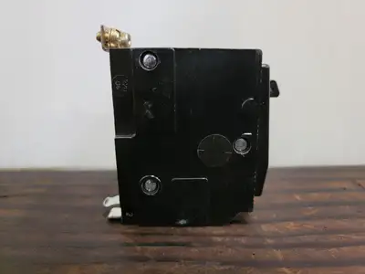 USED SQUARE D QOB220