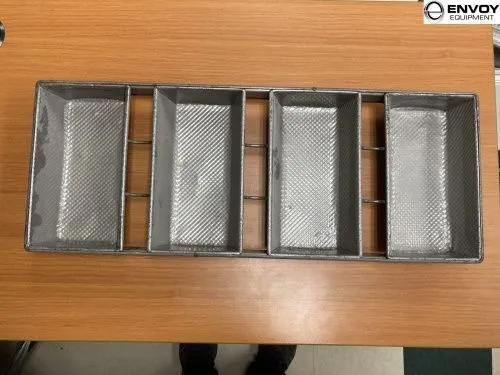 4 Strap Loaf Pans