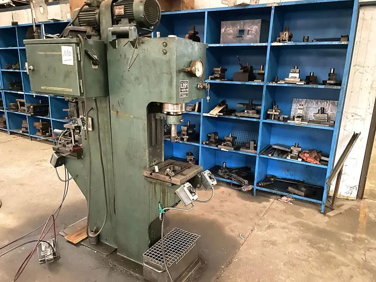 Used LBM 10 TON Gap Frame (OBS) Presses BE | Apt International N.V #362126