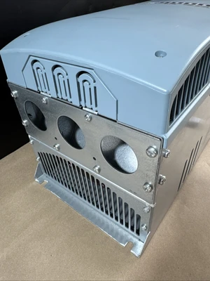 NEW Eaton Eaton Cutler Hammer SVX050A1-4A1N1 SVX9000