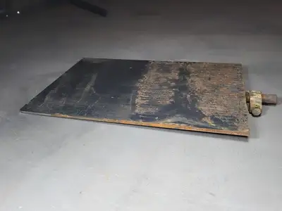 Non-Galvanized Ground Plates with 5/8" Stud 1016BTB-NG