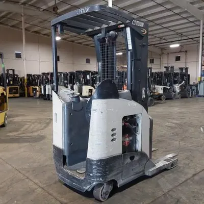 USED 2019 CROWN RR5725-45