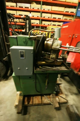 Oliver Model 600 Tool Grinder with Auto Feed, 9″ Chuck