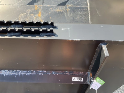 Used TOMAHAWK 60" SNOW/ MULCH BUCKET Skid Steer Buckets Michigan US | Miedema Asset Management Group #1342279