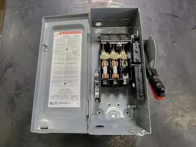 USED SQUARE D CH321N