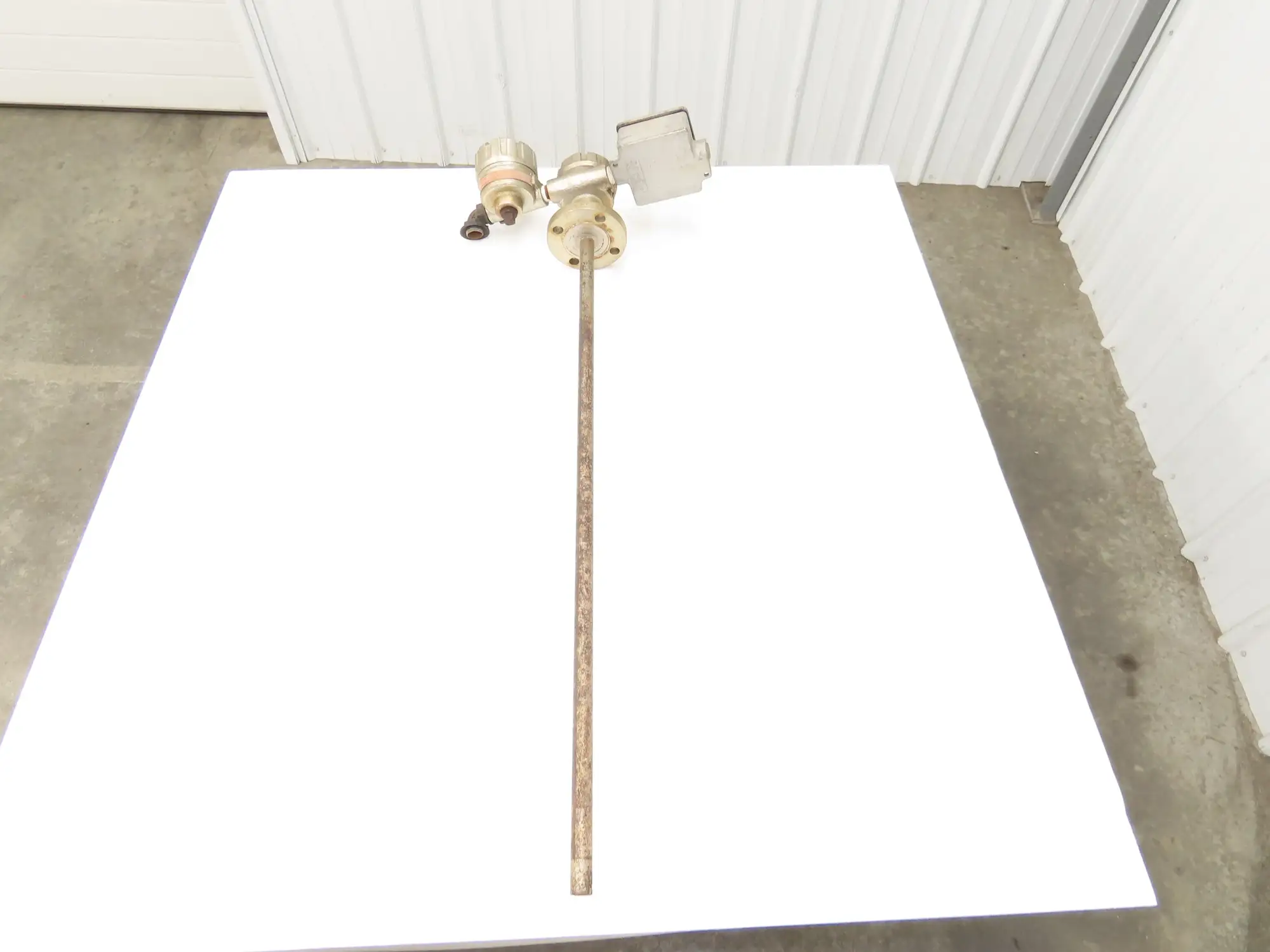 Magnetrol  9A1-A33A-036/961-2DA0-132 Level Controller 1-1/2" Flange 36" Probe