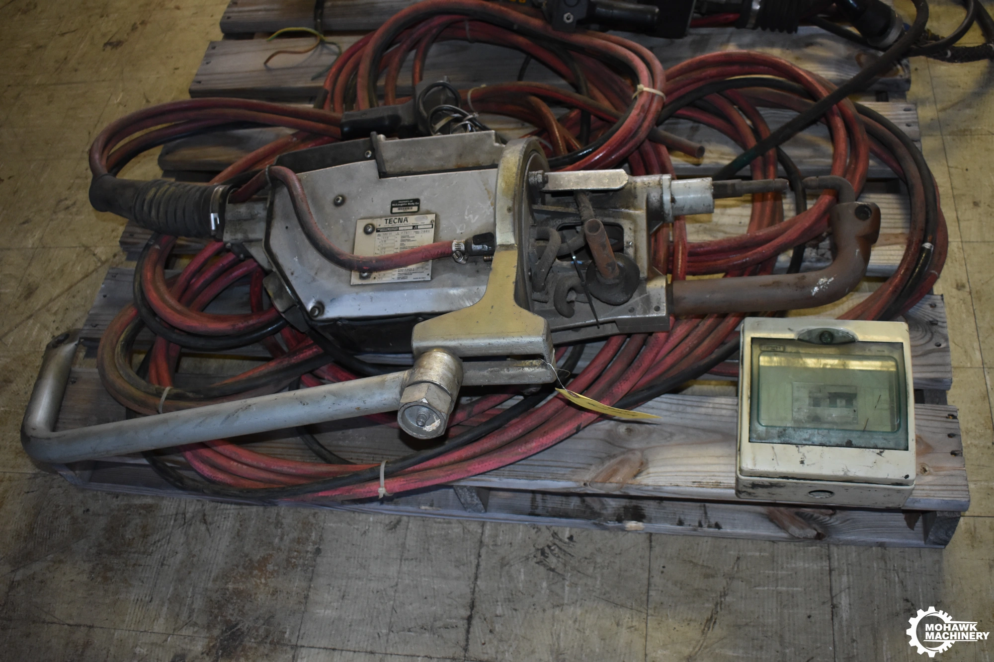 63/23 KVA TECNA "3323A" MEDIUM DUTY AIR-OPERATED PORTABLE WELDING GUN FOR A ROBOT