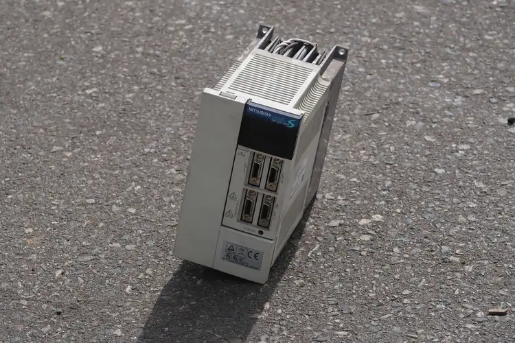 Used MITSUBISHI MR-J2S-200A Switchgears British Columbia CA | Lenmark #241227