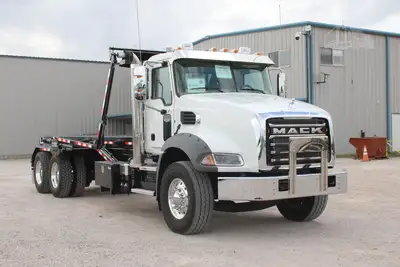 New | in-Stock 2026 MACK GRANITE 64BR Rolloff Trucks Texas US | Roll Off Truck World #1491911