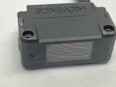 USED KEYENCE PHOTOELECTRIC SQUARE RETRO-REFLECTIVE SENSOR M12 CONNECTOR TYPE