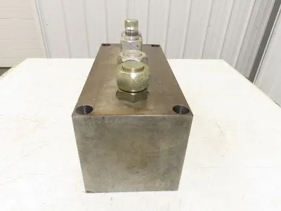 Daman E02293REV0 Hydraulic 4-Station Steel Manifold Block DN32 1-1/4" SAE