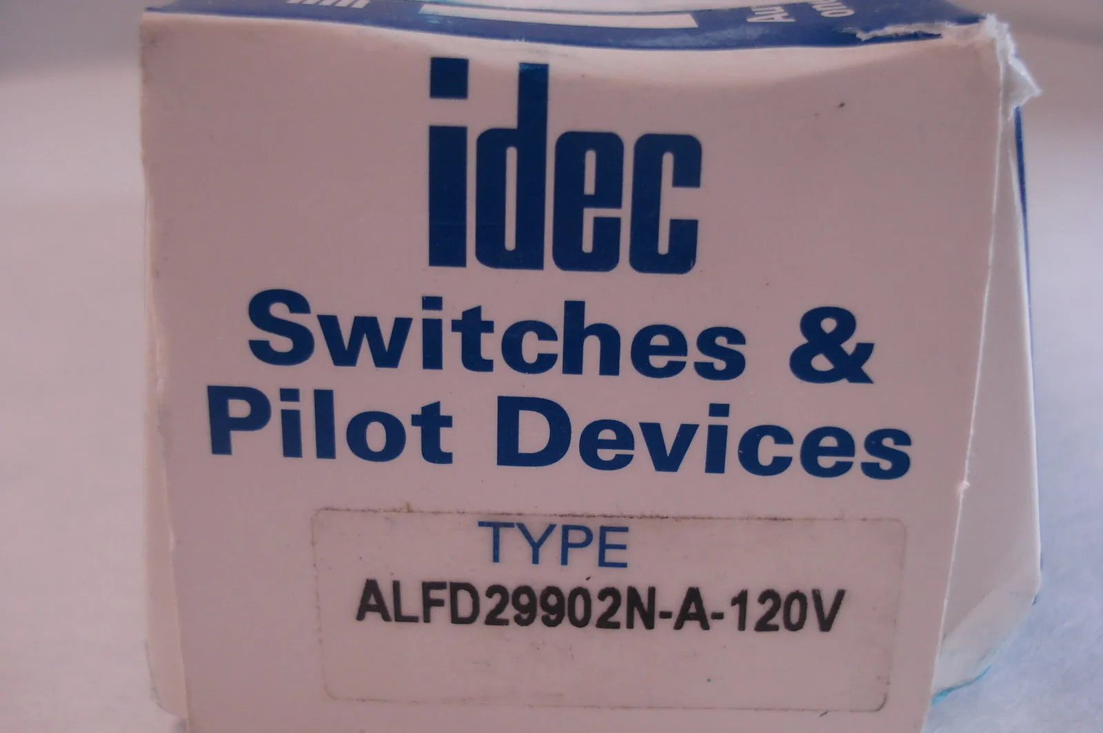 NEW IDEC ALFD29902N-A-120V SWITCH