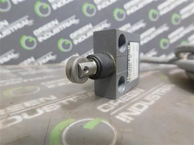 Honeywell 914CE31-12 Snap Switch 5A 250VAC 1/10HP IP66/67 New No Box