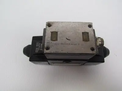 Vickers 02-119590 DG4S4LW-01 6C-B-60 Double Solenoid Hydraulic Valve 3-Pos 4-Way