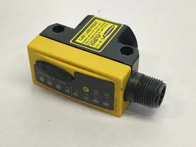 Used Banner Engineering Long-Range Laser Diffuse Sensor 70231 DAMAGED CASE Photoelectric Sensors Michigan US | Maverick Industrial Sales #1402264
