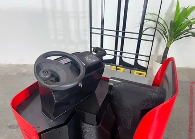 USED 2017 RAYMOND 8900