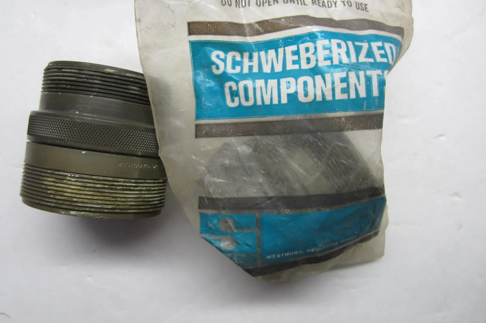 NEW AMPHENOL MS3101A40-9P CONNECTOR MS3101A409P