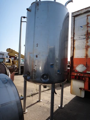 830 Gallon Mueller Stainless Steel Tank