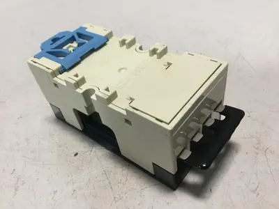 USED PANASONIC AY33002 RT3S-24V