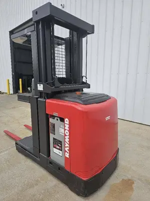 Used 2011 RAYMOND 520OPC30TT Order Pickers Illinois US | Somerset Equipment Sales #1546252