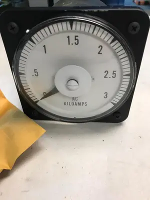 New | in-Stock EIL 103131LSUA Universal Pressure Meters Ohio US | Surplus Asset Holdings #1235099