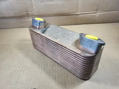 EEV Engine Oil Cooler P/N A0021888001 for Mercedez Benz