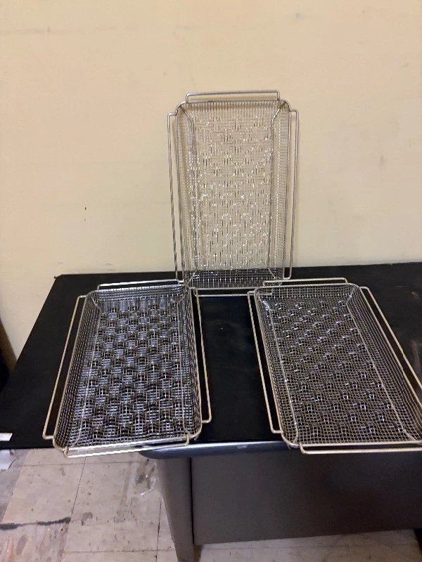 set of 3 wired baking sheets