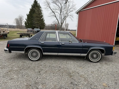 USED 1981 FORD CROWN VICTORIA