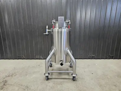 Used LEE INDUSTRIES 55 DP Stainless Steel Tanks Quebec CA | Carter-Wilson Equipment Services #450997