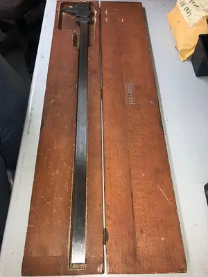 3371-385 VINTAGE L.S. STARRETT 25″ VERNIER CALIPER No. 122-INSIDE-OUTSIDE MADE IN USA WOOD CASE