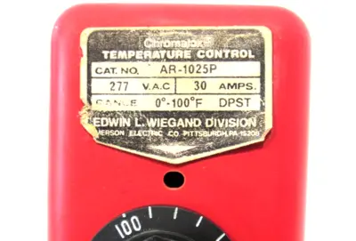USED CHROMALOX AR-1025P TEMPERATURE CONTROL AR1025P