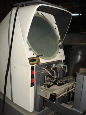 USED GAGE MASTER OPTICAL COMPARATOR WITH 2-AXIS DIGITAL READOUT DISPLAY