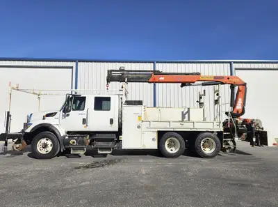 International Truck with Crane 7500 SBA 6X4