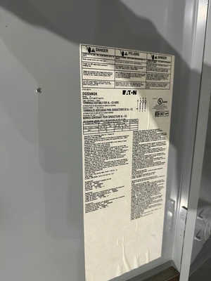 EATON 200AMP FUSIBLE DISCONNECT W/ FUSES