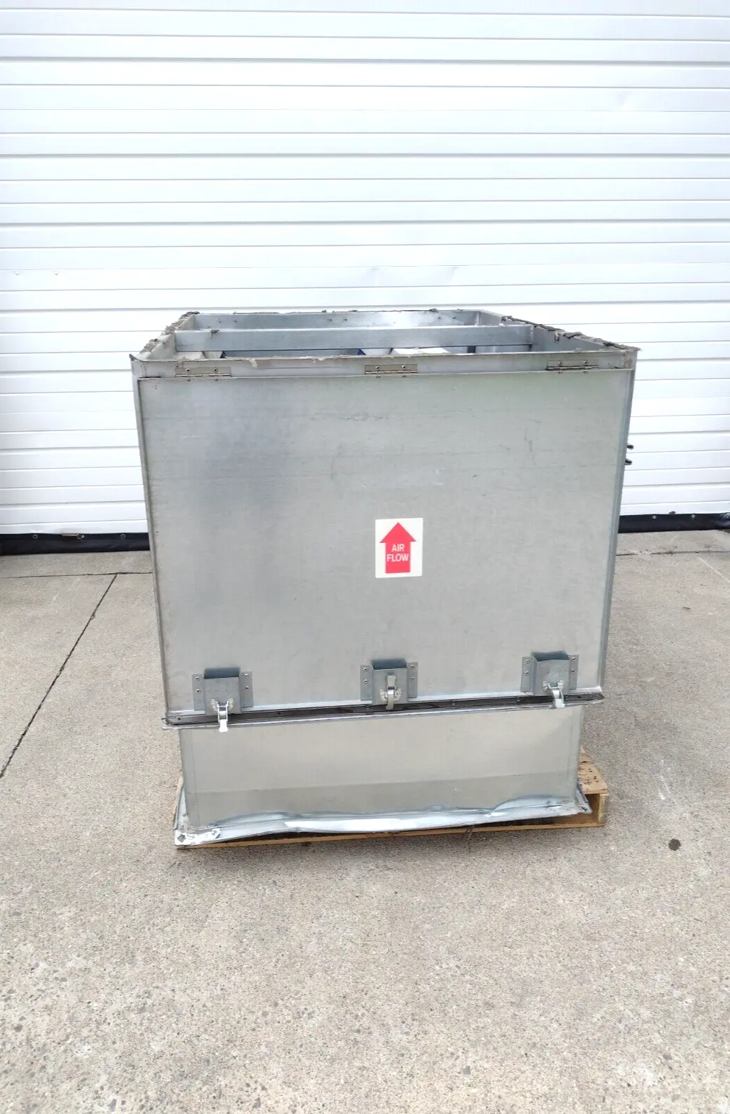 Used FILTRATION GROUP 1.5X2 VBANK SIDE ACCESS HOUSING Air Filtration Units Michigan US | Maverick Industrial Sales #1122750