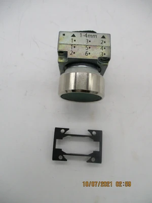 New DC462818 Green 24 ac/dc Illuminated Pushbutton