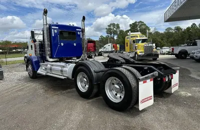 USED 2025 KENWORTH W900