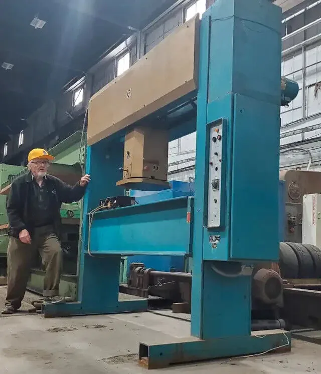 Used USM Travelling-Head Clicker Press Die Cutting Presses Quebec CA | Machineco #1262901