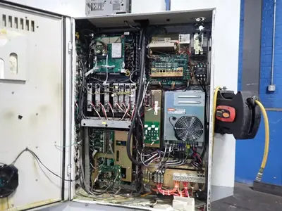 USED 2004 HAAS EC300