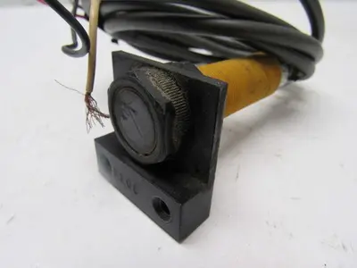 Omron E3F-DS10Z1 Photoelectric Proximity Sensor 24-240VAC 18mm